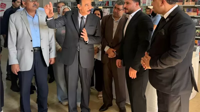 محافظ سوهاج يشيد بمعرض تنسيقية الأحزاب للكتاب