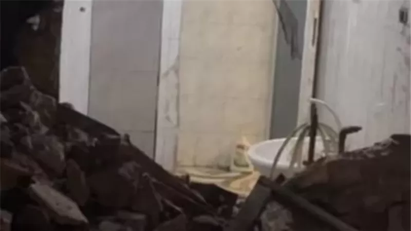 أنهيار جزئي لعقار مكون من أربعة طوابق فى روض الفرج