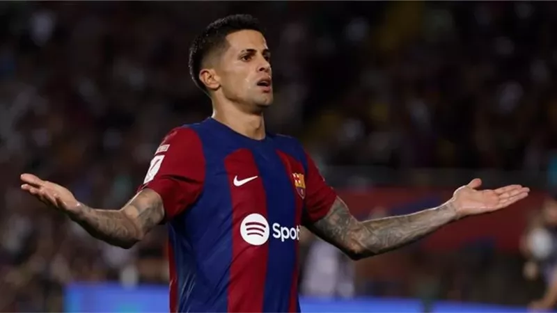 برشلونة يقترب من ضم كانسيلو بشكل نهائي