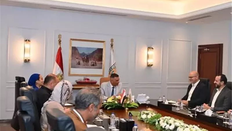محافظ جنوب سيناء يبحث متطلبات تطبيق الأمن السيبراني