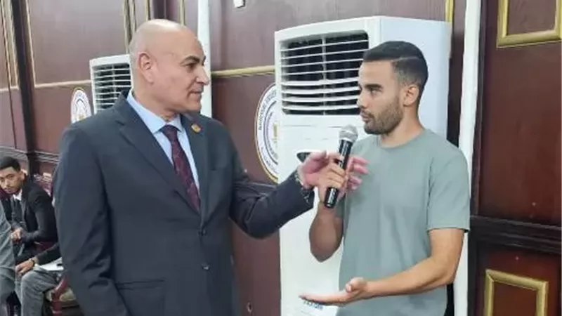 رئيس جامعة السادات يقود حوارًا تفاعليًا مع طلاب كلية التجارة