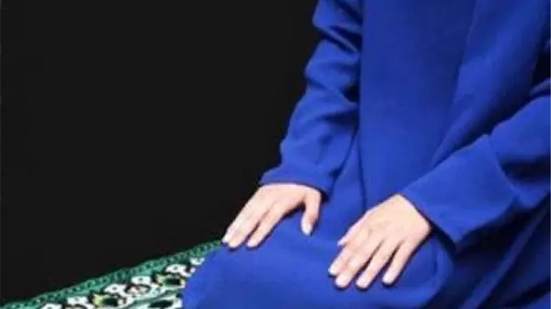 المفتي يُجيب..هل يُكره صلاة المرأة بالنقاب؟