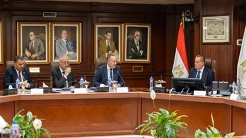 البنك المركزي والتعليم العالي يبحثان مستجدات