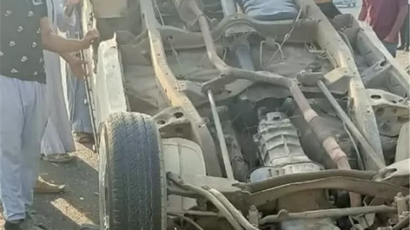 مصرع وإصابة 9 أثر انقلاب سيارة ربع نقل بالطريق الأوسطى