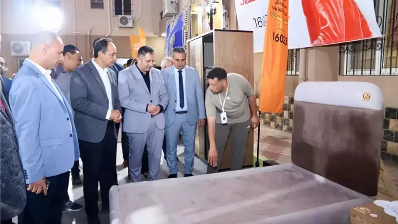 محافظ دمياط ومدير صندوق مكافحة الإدمان يتفقدان معرض منتجات المتعافين