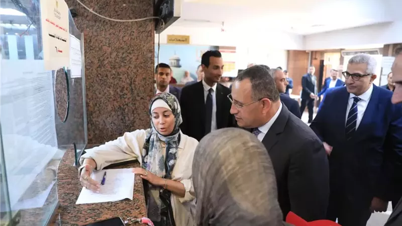 وزير التعليم العالي يوجه بضرورة الرد على جميع استفسارات الطلاب