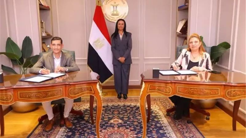 وزيرة التضامن تشهد توقيع عقود تمويل مشروعات متناهية الصغر
