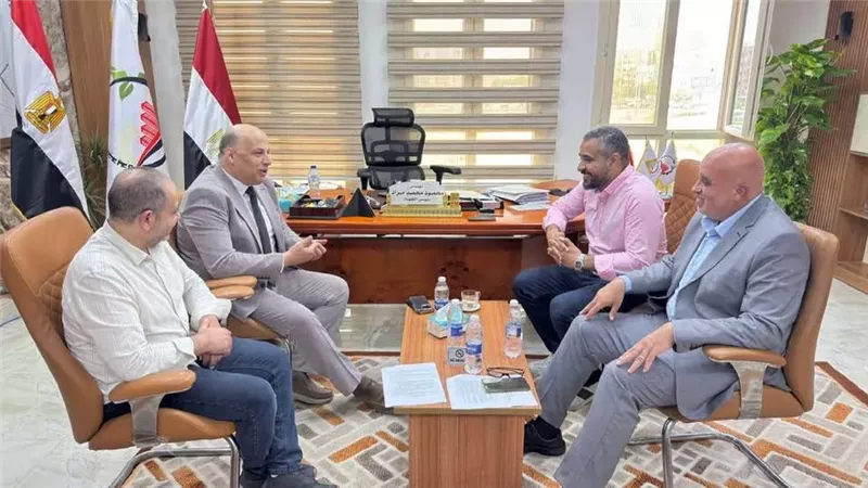 قيادات المجتمعات العمرانية تتابع الشئون المالية بالعبور الجديدة