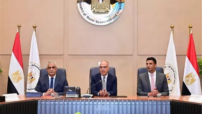 الحكومة تبحث توطين تقنيات إعادة استخدام المياه في الصناعة