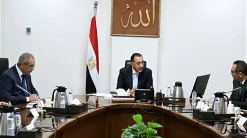 رئيس الوزراء يستعرض خطة تطوير جهاز تنمية المشروعات