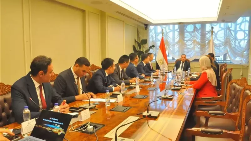 وزير التعليم العالي يبحث مع هواوي مصر توظيف الذكاء الاصطناعي في بناء الكوادر الرقمية