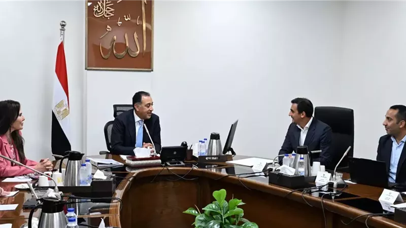 رئيس الوزراء يتابع مستجدات تطوير منطقة