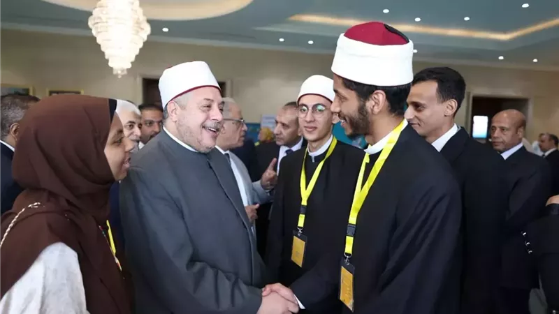 الشيخ أيمن عبدالغني يشهد التصفيات النهائية للمشروع الوطني للقراءة