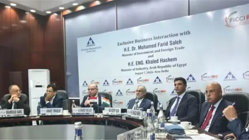 وزير الصناعة يلتقي أعضاء اتحاد غرف التجارة والصناعة الهندية FICCI