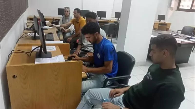 مكتب تنسيق جامعة قناة السويس يواصل استقبال طلاب المرحلة الأولى