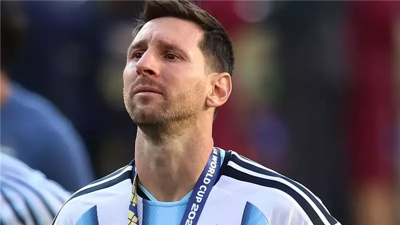 رئيس الاتحاد الأرجنتيني يعلق على اعتزال ميسي دوليا
