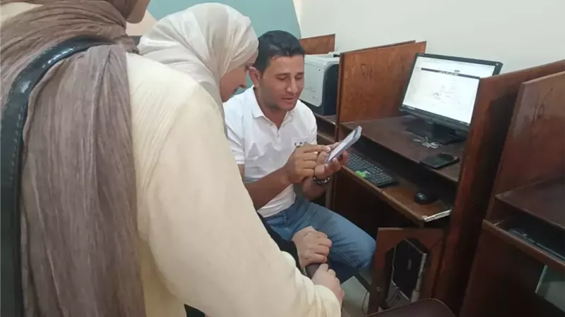 هدوء في مكتب التنسيق الإلكتروني بجامعة الزقازيق