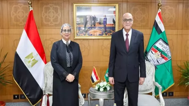 رئيسة القومي للمرأة تزور رئيس هيئة قضايا الدولة لتهنئته بمنصبه الجديد