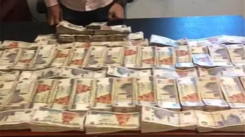 القبض على مدرس لهف 40 مليون من ضحاياه ..قبل هروبه من مطار سفنكس