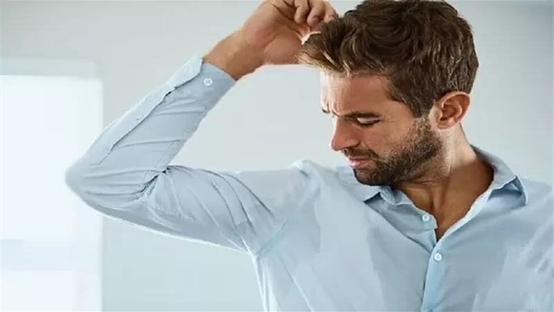 تغير رائحة الجسم قد يكشف مشكلات صحية .. طبيبة توضح أبرز الأسباب
