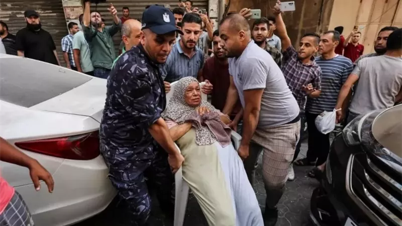 الصليب الأحمر: ندين عمليات القتل والنزوح بحق أهالي غزة