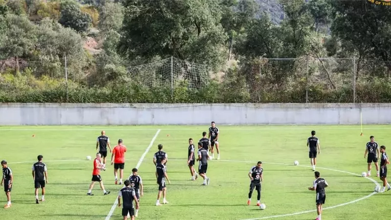 الأهلي يستعد بقوة لمواجهة برشلونه وديا