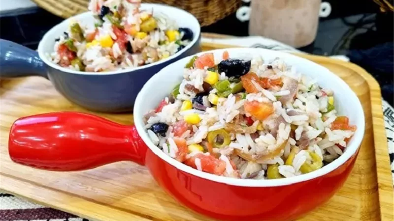 سلطة الأرز المقرمش بالتونة والأفوكادو .. وصفة عشاء صحي وسريع