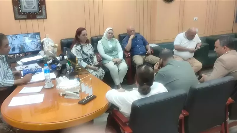وكيل وزارة الصحة بأسيوط يجتمع بإدارة مستشفى الرمد