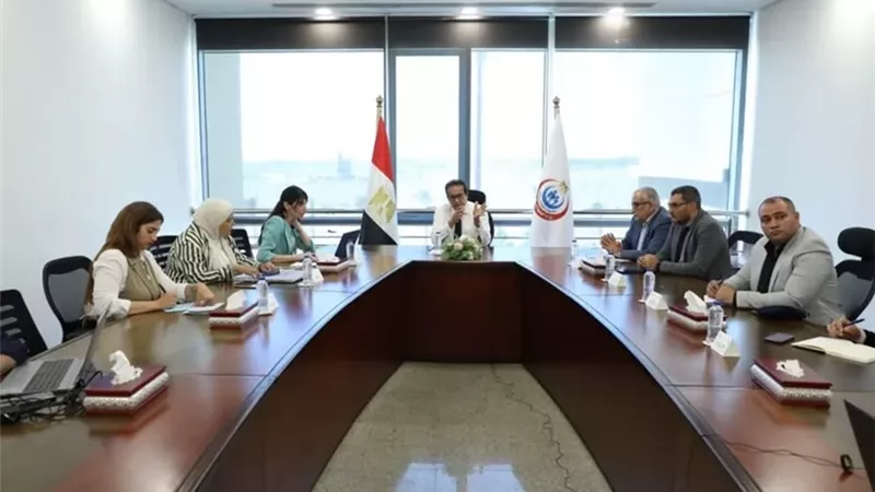 وزير الصحة يبحث مع 