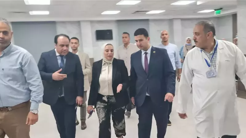 رئيس قطاع الأقاليم تتفقد استعدادات تشغيل مستشفى التل الكبير