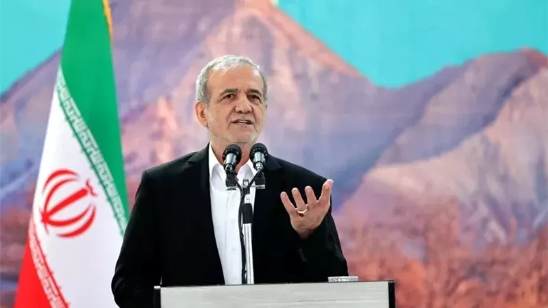 الرئيس الإيراني: التواصل مع المرشد صعب للغاية