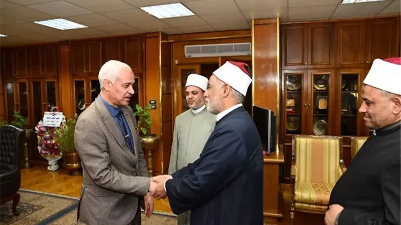 رئيس جامعة أسيوط يتلقى التهانى من وكيل وزارة الأوقاف