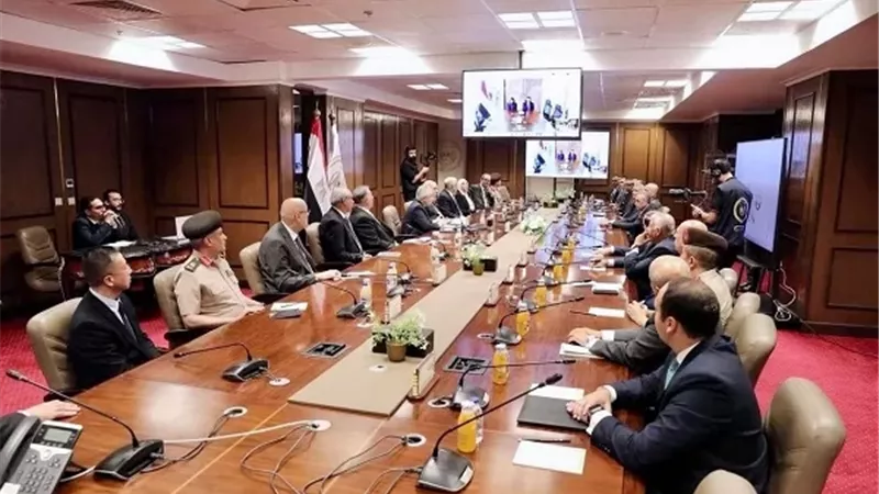 رئيسة النيابة الإدارية توقع الوثيقة الاستراتيجية للعدالة الرقمية
