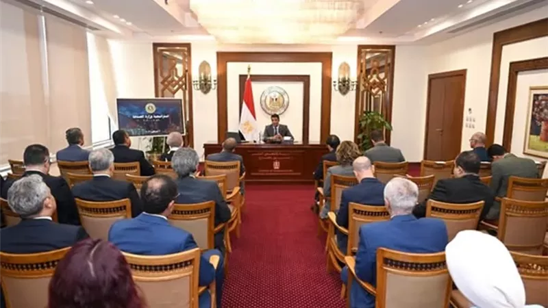 وزير الصناعة: نستهدف جذب استثمارات عالمية ونقل التكنولوجيا