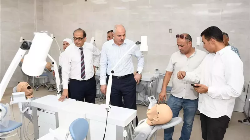رئيس جامعة القناة يتفقد معامل الكليات الطبية بالإسماعيلية الأهلية