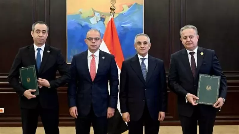 وزيراالعدل والاستثماروالتجارة الخارجيةيشهدان توقيع بروتوكول تعاون