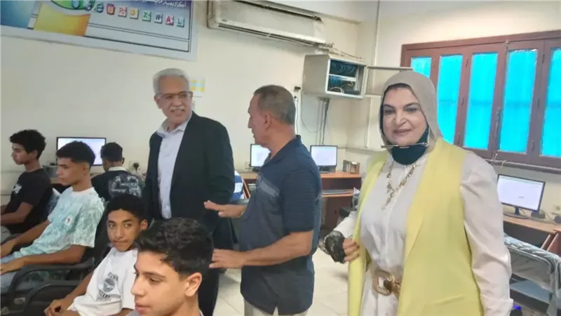 مدير تعليم الإسماعيلية يتفقد اختبارات مدارس التكنولوجيا التطبيقية