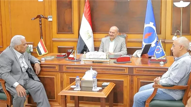 محافظ السويس يبحث مع بيت العائلة المصرية دعم الإستقرار المجتمعي