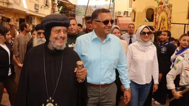 محافظ القليوبية يزور كنيسة العذراء بمسطرد ويبحث تطوير المنطقة