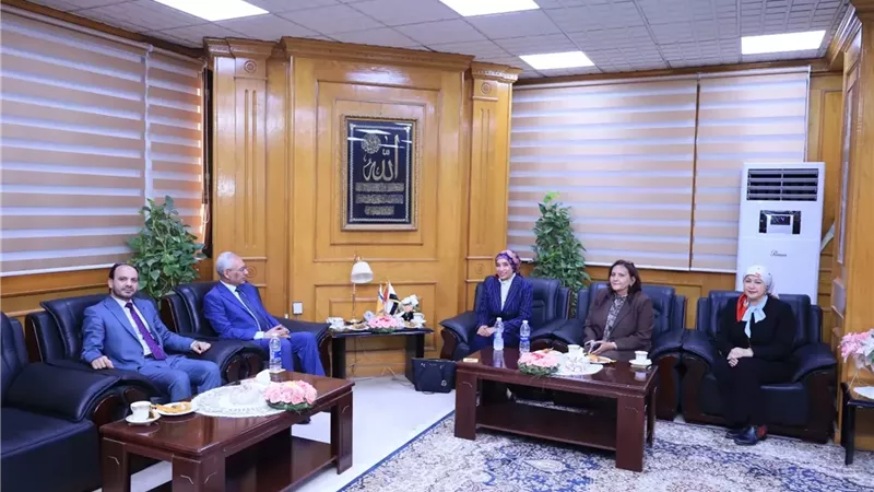 رئيسا جامعتي المنيا و الأقصر يبحثان التعاون المشترك