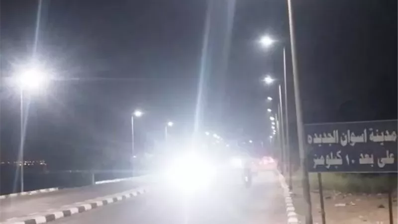 محافظ أسوان: مراجعة الإنارة بالشوارع حفاظاً على سلامة المواطنين