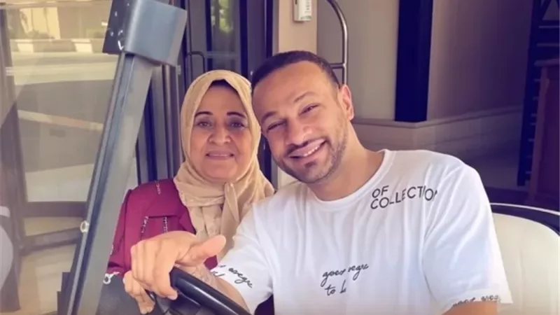 أكرم حسني ينعى والدة محمد عطية