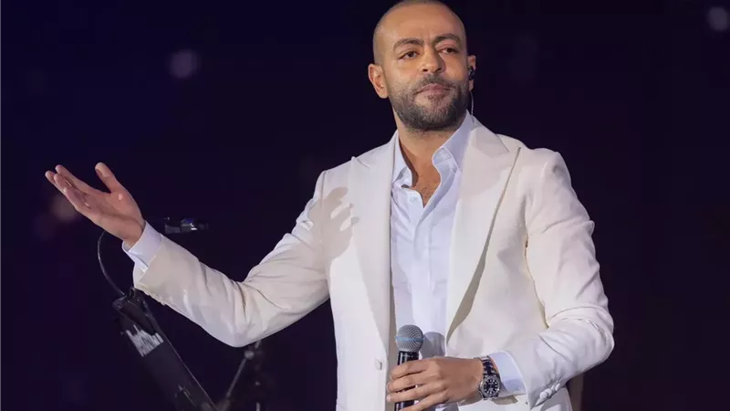 إلهام شاهين تشيد بأغاني تامر عاشور