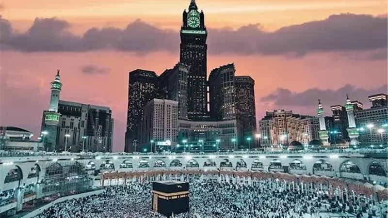 المطلقة رجعيًّا وحكم اداء العُمرة خلال فترة العدة؟