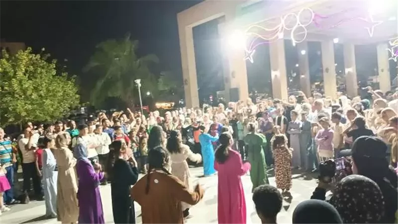 استعراضية غنائية للأطفال تضئ 