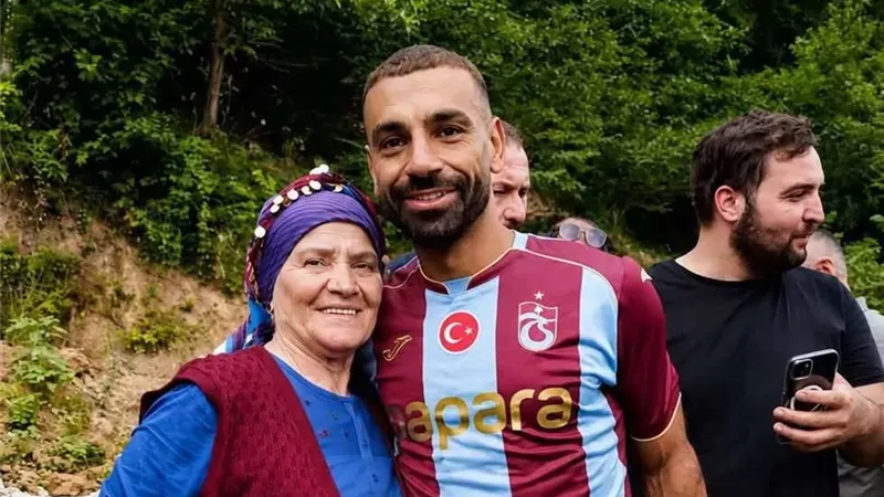 جماهير بشكتاش تهاجم محمد صلاح خلال مراسم تقديم فلاهوفيتش