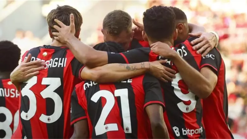 أموريم يقود ميلان للفوز على مانشستر يونايتد برباعية وديًا