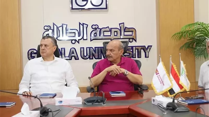 محافظ السويس يتفقد منتجع وجامعة الجلالة لبحث دعم التنمية