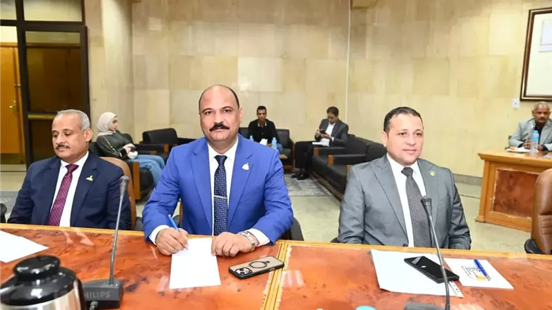 تفاصيل لقاء رئيس جامعة أسيوط وأعضاء النواب والشيوخ
