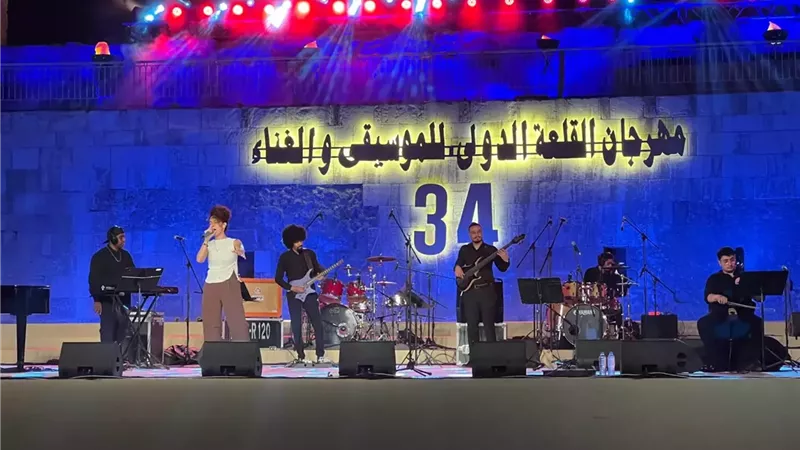 سمر طارق تضيء مسرح محكى القلعة بنغم معاصر يمزج الشرق بالغرب